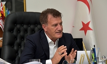 Sürekli borçlanıyoruz