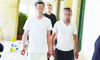 Bayram hücrede geçti