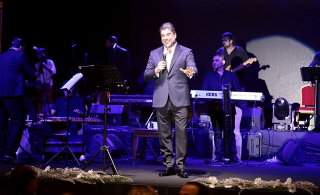 Orta Doğu’nun Tarkan’ı Wael Kfoury, Merit sahnesinde hayranlarıyla buluştu