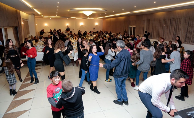 Alayköy Kültür ve Sanat Derneği’nin düzenlediği geleneksel yılbaşı balosu yapıldı