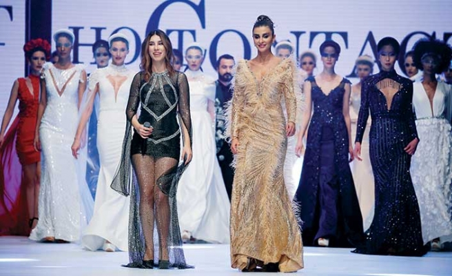 IF Wedding Fashion İzmir Fuarı kapsamında "Hot Contact" defilesi gerçekleştirildi