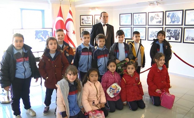 İlkokulu öğrencileri “Dr. Fazıl Küçük ve Millî Mücadele” temalı sergiyi ziyaret etti