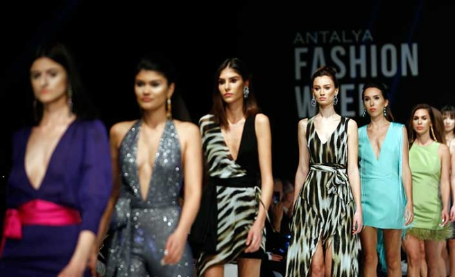 Antalya’da moda rüzgarı esti