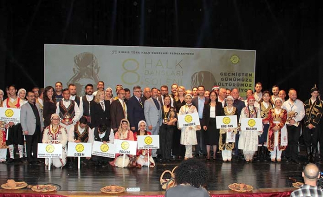 Başbakan Erhürman, Tanju Hastunç, Mehmet Birinci ve Armağan Candan’la birlikte “Erkek Karşılama” isimli oyunu oynadı