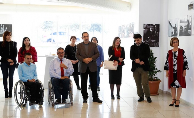 DAÜ öğrencilerinin çektiği fotoğraflardan oluşan sergi Meral Akıncı tarafından YDÜ’de açıldı