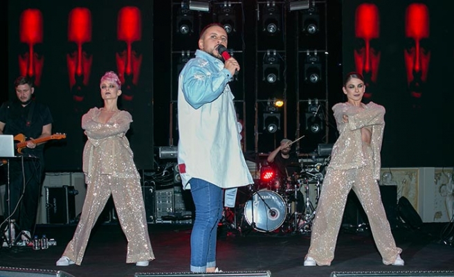 Eurovision’daki başarısıyla dikkat çeken Ukraynalı şarkıcı Monatik, Merit’te hayranlarıyla buluştu