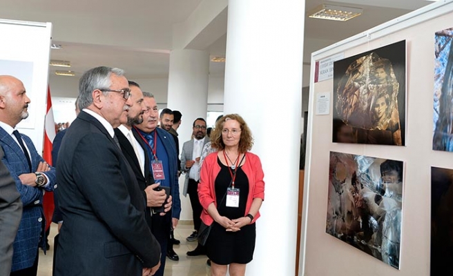 YDÜ’deki Uluslararası Fotoğraf Günleri’nin açılışını Cumhurbaşkanı Akıncı yaptı