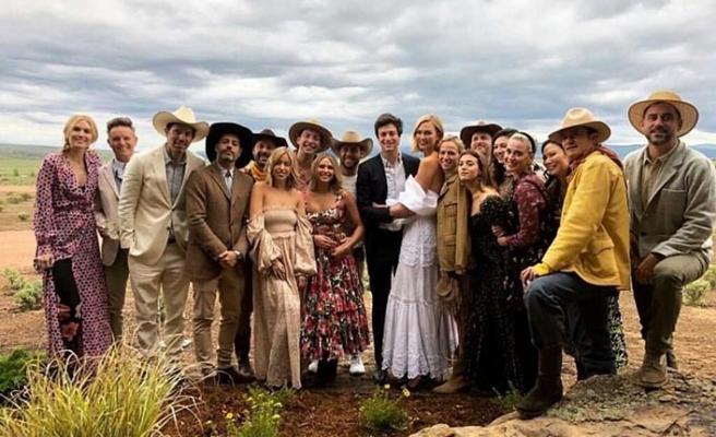 Ünlü model Karlie Kloss ve eşi Joshua Kushner, Vahşi Batı konsepti ile sekiz ay sonra yeniden evlendi