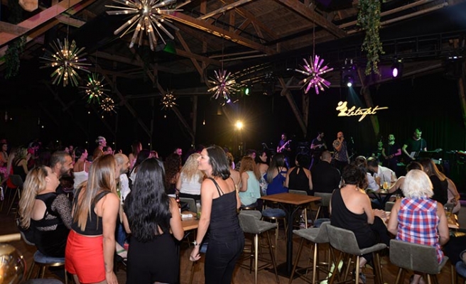 Letafet’te sahne alan Ahmet Evan, her renkten, her tondan, her tarzdan oluşan repertuvarı ile gönülleri fethetti