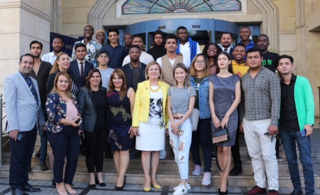 Kıbrıs İlim Üniversitesi öğrencileri Mine Gürses’ten mesleğin incelikleri hakkında bilgiler aldı