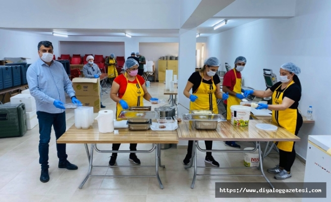 Beyarmudu Belediyesi, iftar yemeklerini ihtiyaçlı ailelere dağıtılıyor
