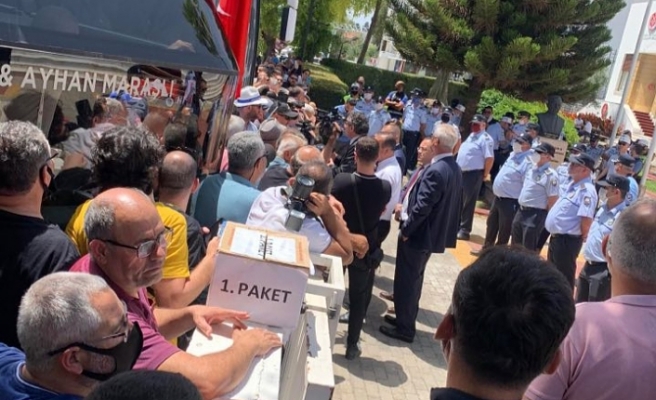 Otobüsçüler Meclis önünde