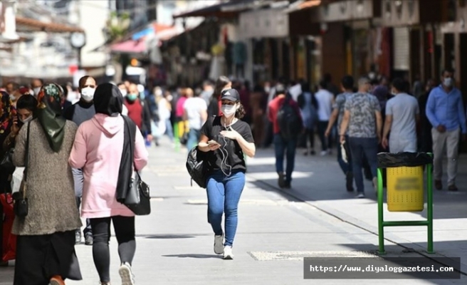 Türkiye’de hafta içi 21.00-05.00 arası sokağa çıkma yasağı kondu