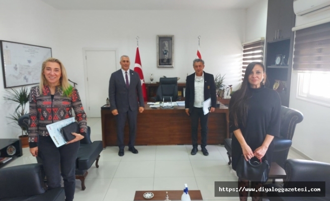 DAÜ İletişim Fakültesi yetkilileri, Amcaoğlu’na Othello Bienali hakkında bilgi verdi