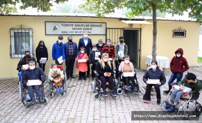 Hayırsever Sait Dervişoğlu, bugüne kadar bin 15 öğrenciye tablet hediye etti
