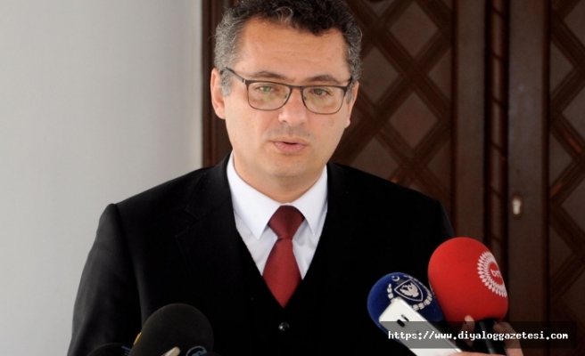 Karmaşa var