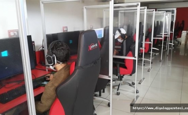 İnternet kafeler bugün açılıyor