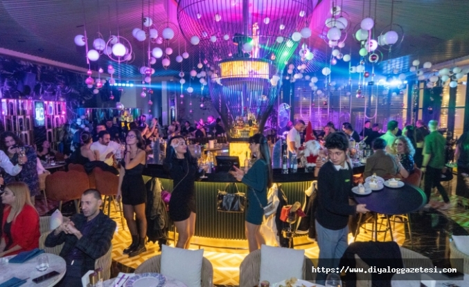 Felekten bir gece çalındı