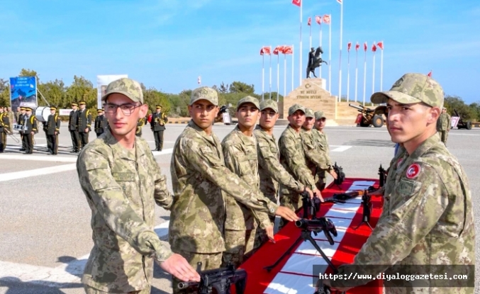 Acemi erler ant içti aileleri gururla izledi