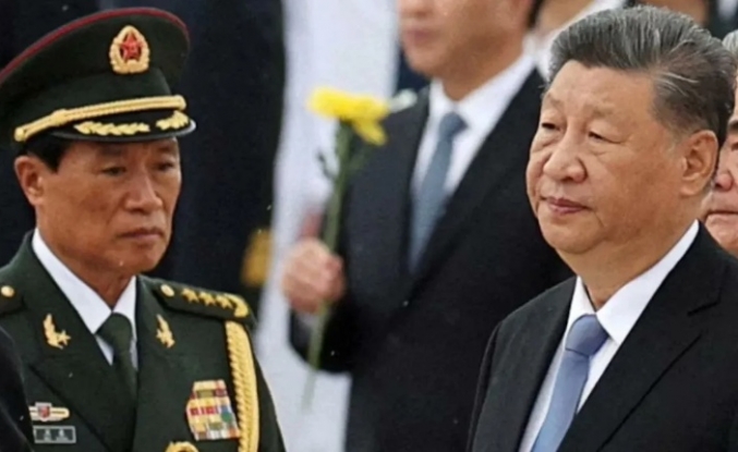 Üst düzey 8 isim  görevden alındı