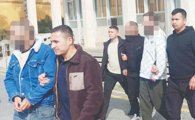 Benzinle ateşlediler