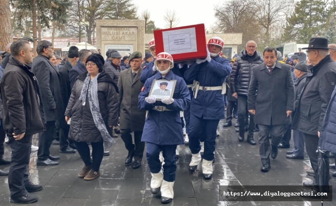 Manevi babasını sonsuzluğa uğurladı