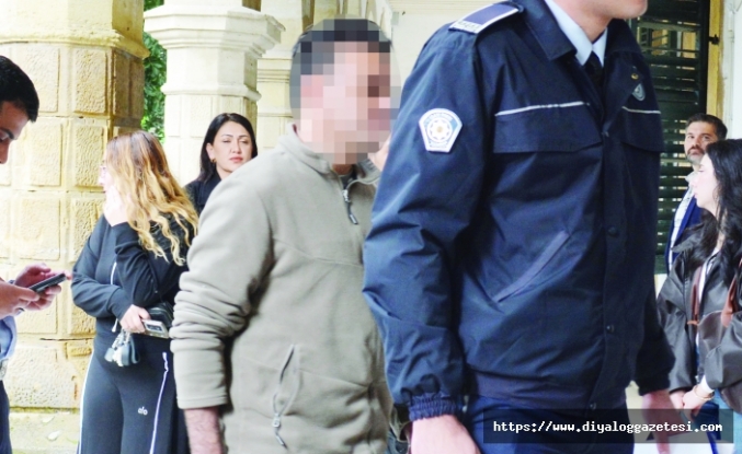 Yüzüne yumruk attı