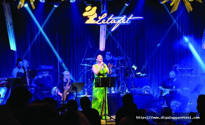 Güçlü sesiyle mest etti