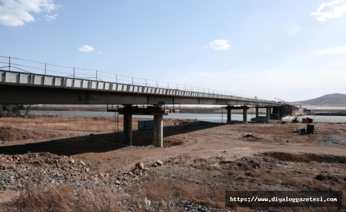 İki şeritli olarak  hizmet verecek