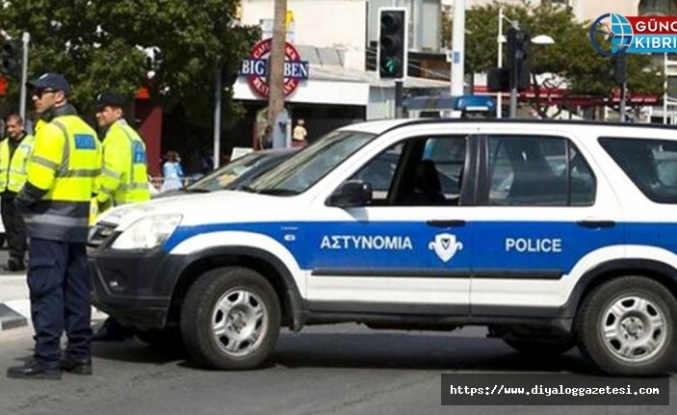 Yüzüne ve başına vurdu