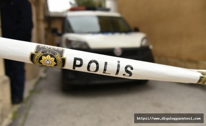 Mutfak kapısından girmiş