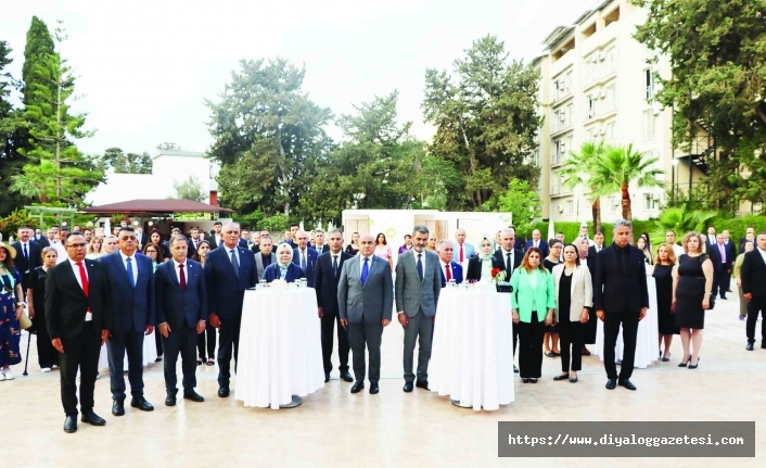 Plaket takdim edildi