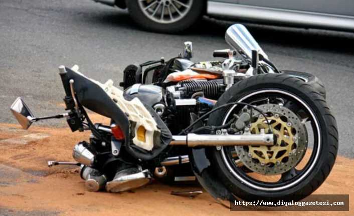 İki motosiklet çarpıştı