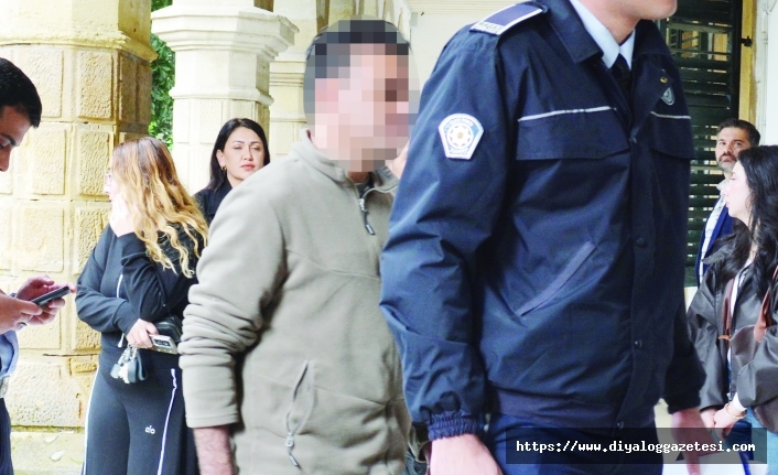 Yüzüne yumruk attı