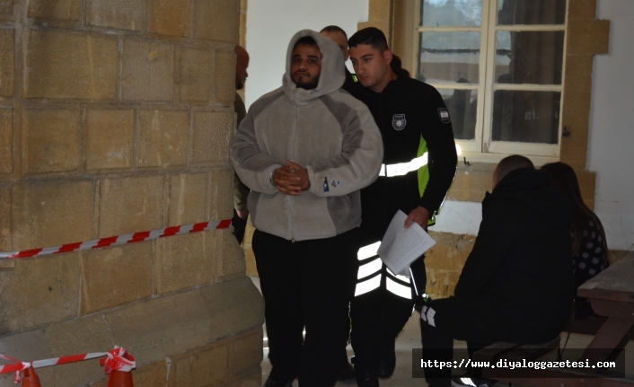 Vücudunda kırıklar oluştu