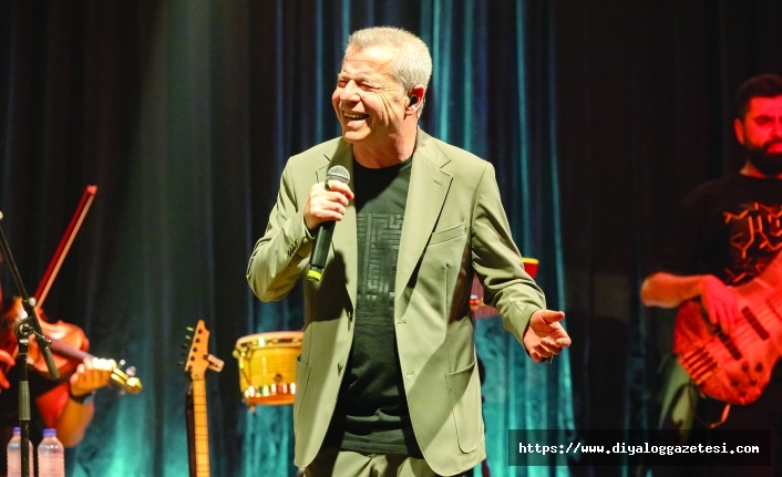 Dinleyiciler eşlik etti