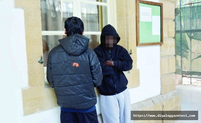 Hücrede bekliyorlar