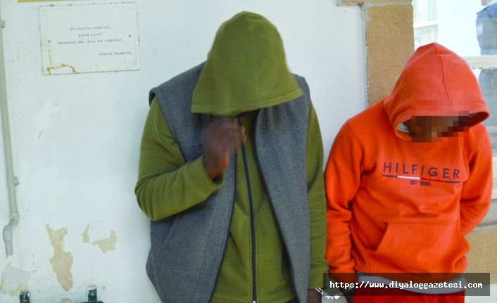 İki öğrenci tutuklandı