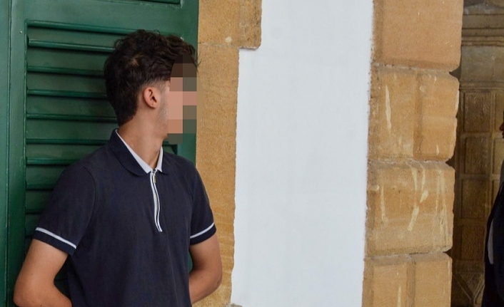 Özür diledi