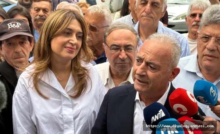 Parti binasına alkışlarla girdi