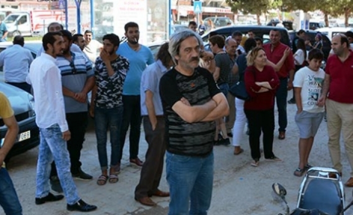Halk sokağa döküldü