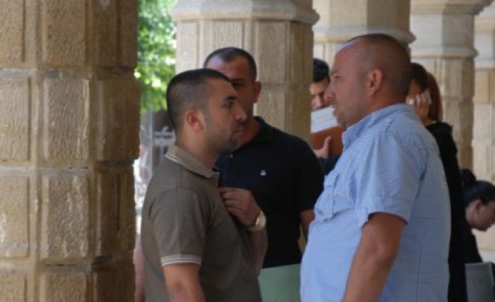 Kulak zarını yırttı
