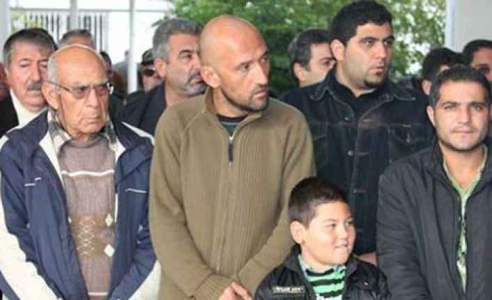 Mustafa Avukat mübrek günde defnedildi
