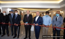 Siyasetten uzak sanata yakın