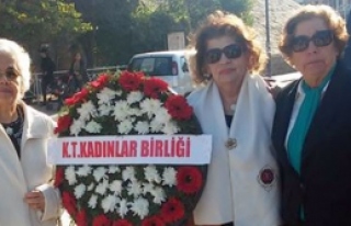 Atatürk Anıtı’na  çelenk koyuldu